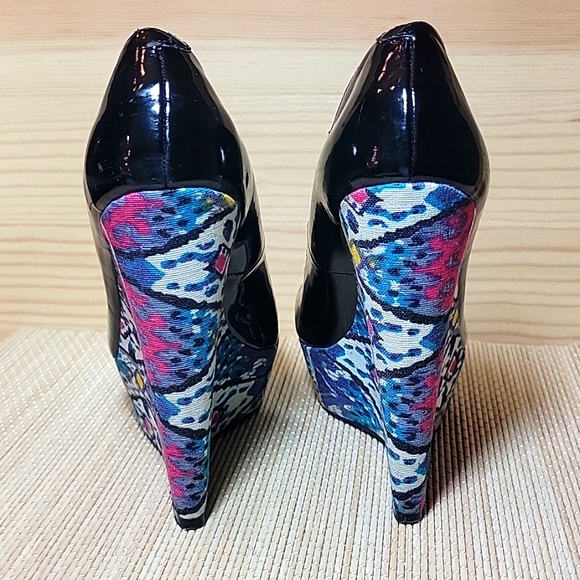 Steve Madden sz8.5 Gavon Black Patent and Multi Color Platform Wedge - Picture 2 of 11